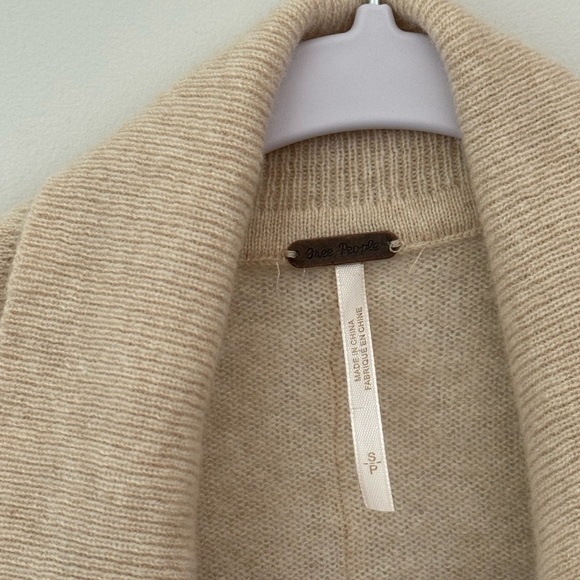 FREE PEOPLE cashmere sweater - Picture 6 of 6